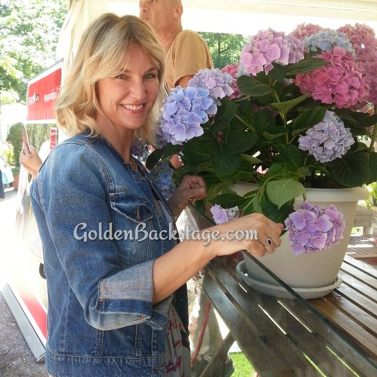 GoldenBackstage's tweet image. Ellen Hidding a Orticola Milano con il tubo rosso Yoyo by Fitt #Yoyoandme #Yoyolove
instagram.com/p/Birid3hFEW8/