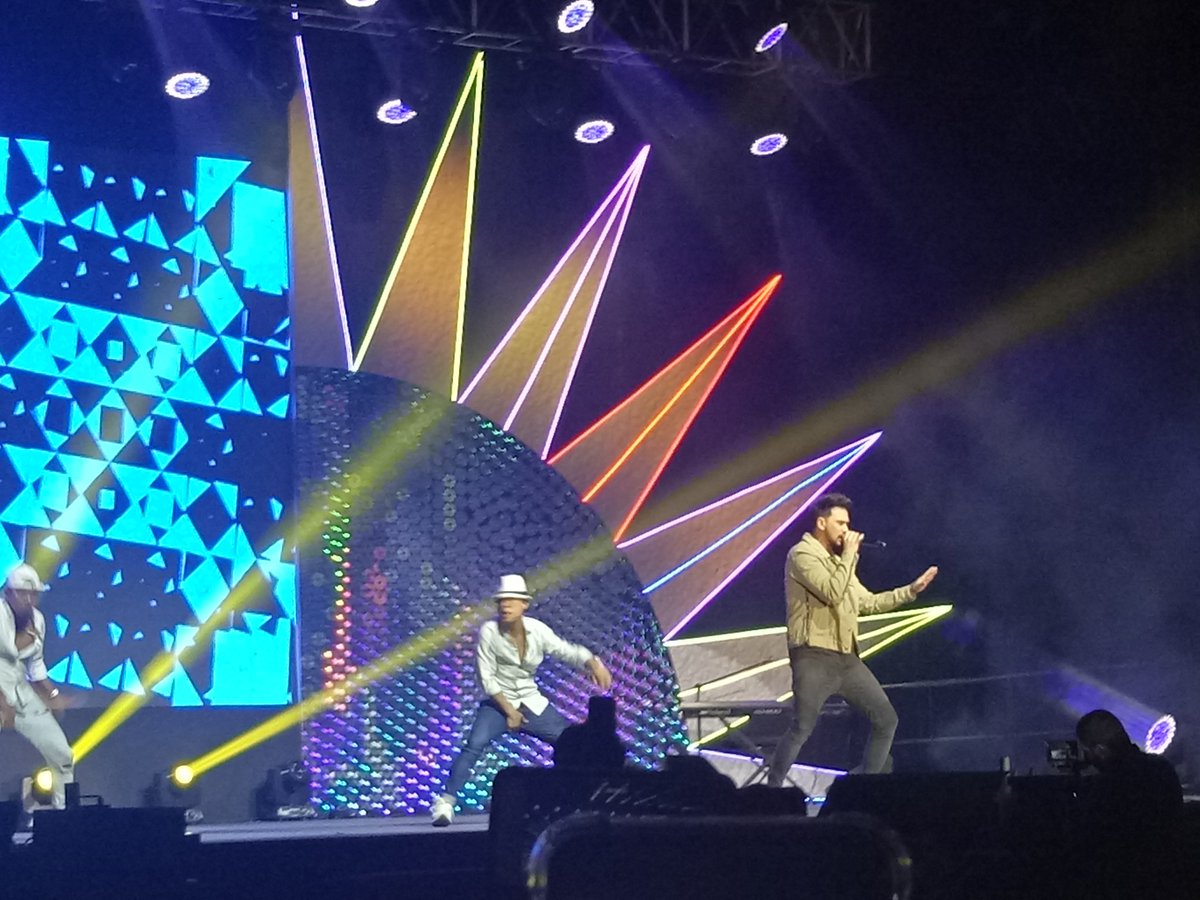 KassanKrisville's tweet photo. Seeing @BillyCrawford perform made my life. 😍
#thankyouShell #SBOLimitless https://t.co/pLHLgIOIVZ