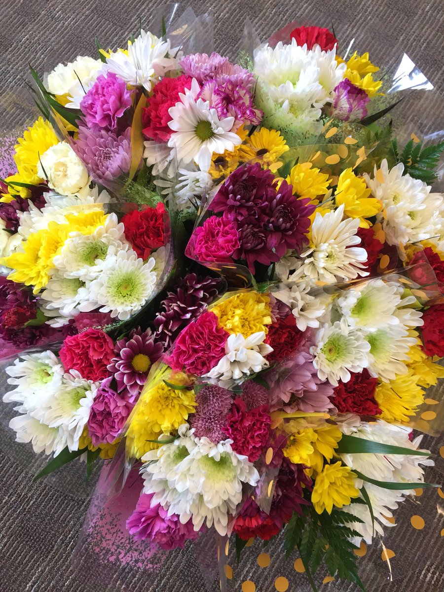AmyForTheHNFolk's tweet photo. NORFOLK COUNTY! Anyone need a bouquet for Mother’s Day? @GrandErieMS is selling them ONE for $10 or TWO for $15.00.
I’ll even deliver today between 3-4pm :) #carnationcampaign #mssociety #granderiechapter https://t.co/PTHLHQ9zMm