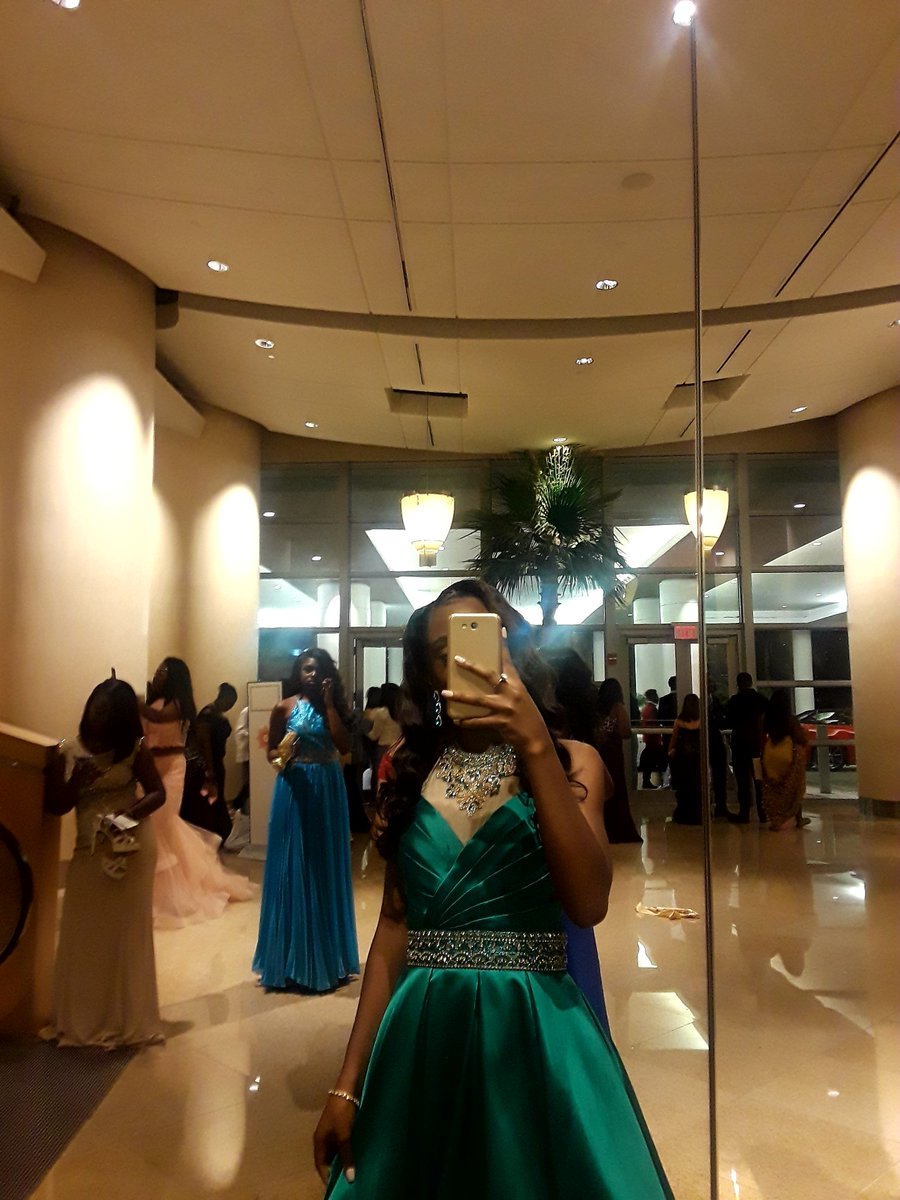 abigailarnina's tweet photo. Prom was littt ๐๐โ #FLHSProm2k18 #prom2k18 https://t.co/v2RdFyRGQC