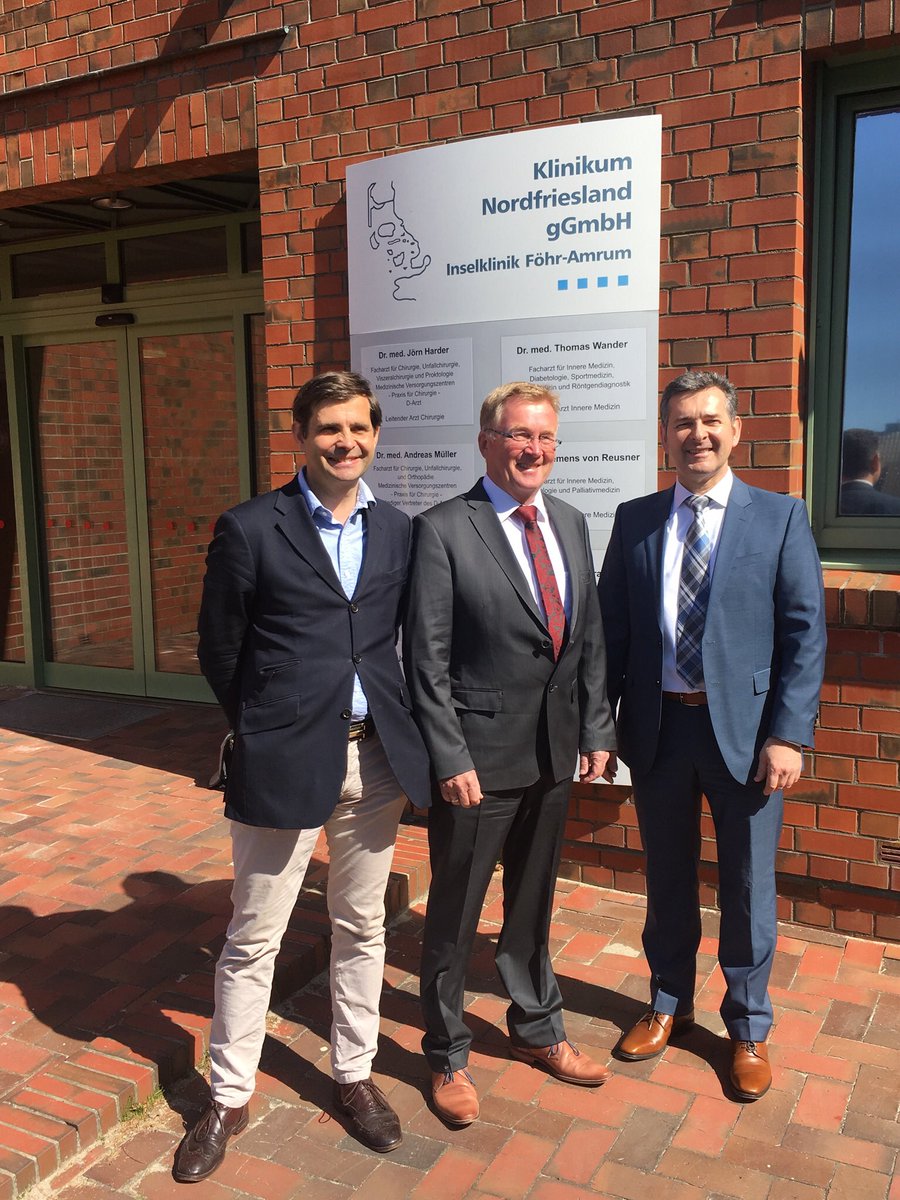 MirjamBauer's tweet photo. Im Inselboten auf der Titelseite plus Bericht auf Seite 7: @westerfellhaus Besuch in der Inselklinik Föhr-Amrum zu 15 Jahren #Suenjhaid https://t.co/nnfcseoSzZ