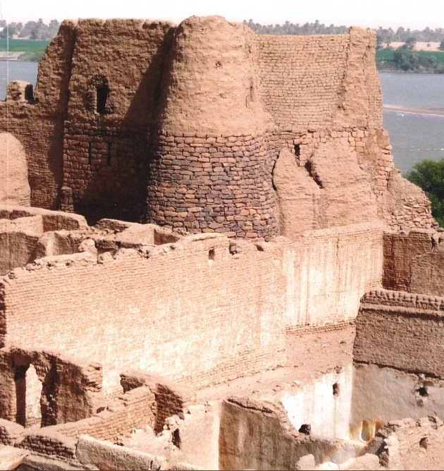 4th century pagan & christian nubia fortresses first el-Khandaq https://medievalsaiproject.wordpress.com/2017/12/31/sudan-nubia-21/second is ez zuma (?) plus others https://www.archaeology.wiki/blog/2016/08/01/riddle-defensive-structures-middle-nile-solved/