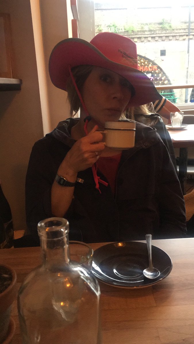 HollyRHennell's tweet photo. In London town #caffeineintake @KellyCareersUOY @hannah_smith13 @WalktheWalk https://t.co/po3n4UcHnQ