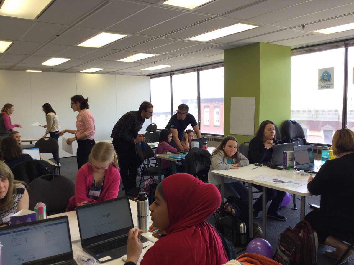 learningcodeysj's tweet photo. After design, we're doing graphics and sound to put in the game. Each group creates one level in the game. #glcCodeDay https://t.co/OxYr7JQH5r