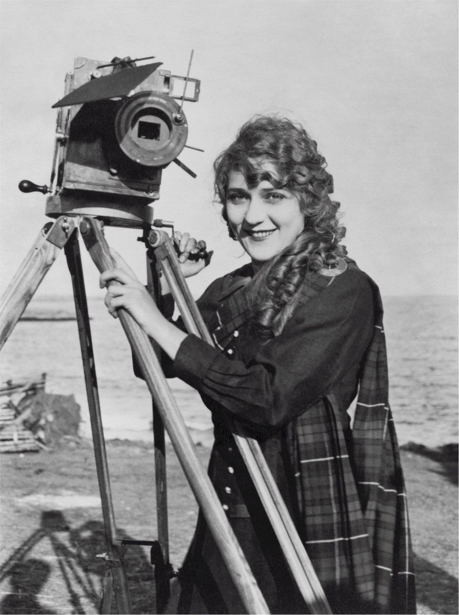 Happy #SilverScreen Saturday! A shout to Mary Pickford - actress, savvy businesswoman, and trailblazing pioneer in #filmmaking and #filmpreservation. Learn more about Mary: marypickford.org/about-mary/