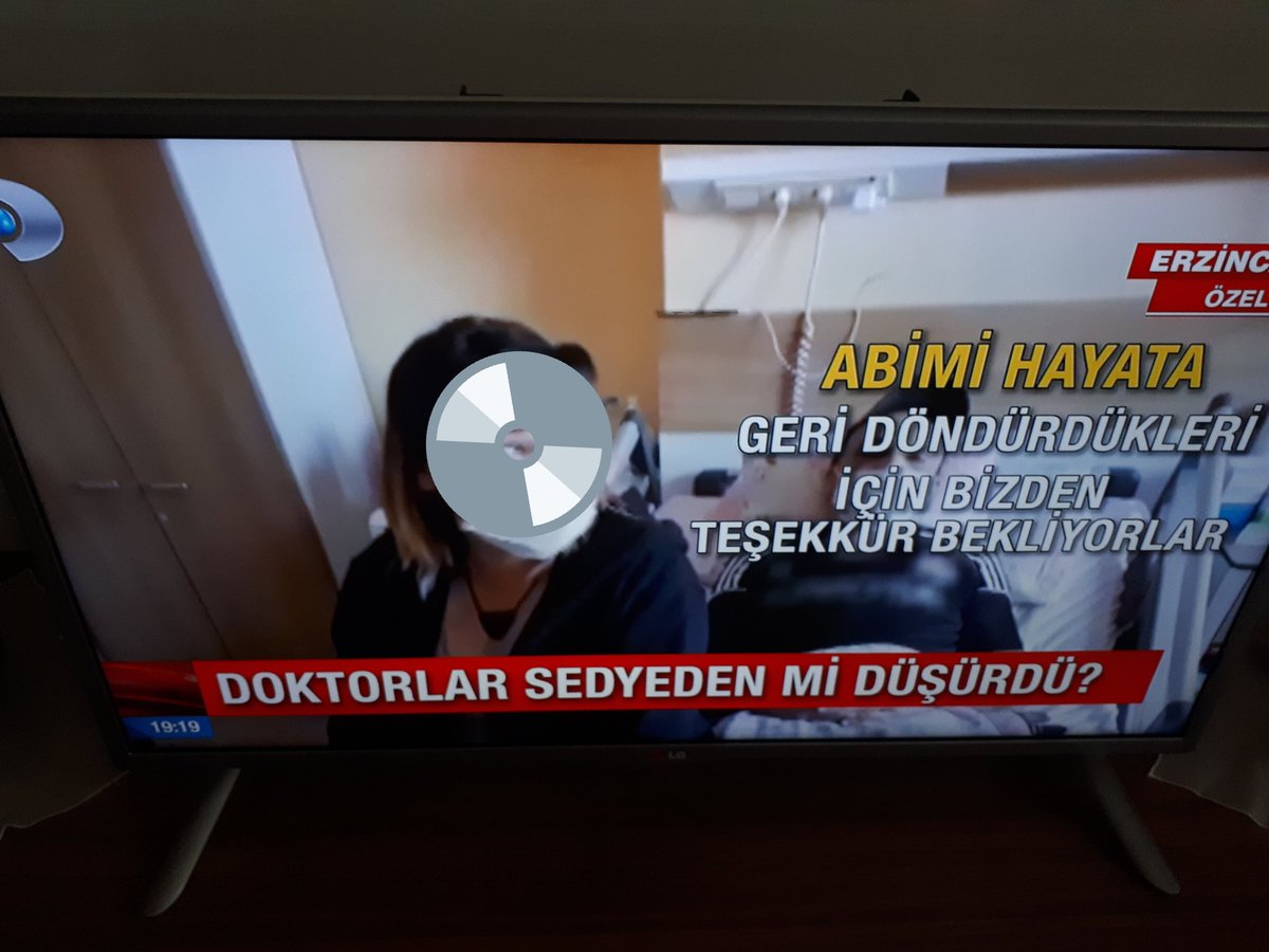 Yalan yanlış haberlerinizle milleti doktora düşman ediyorsunuz.Sedyeyi doktor taşımaz,sedyeyi hasta bakıcı taşır. <a href="/KanalD/">Kanal D</a>