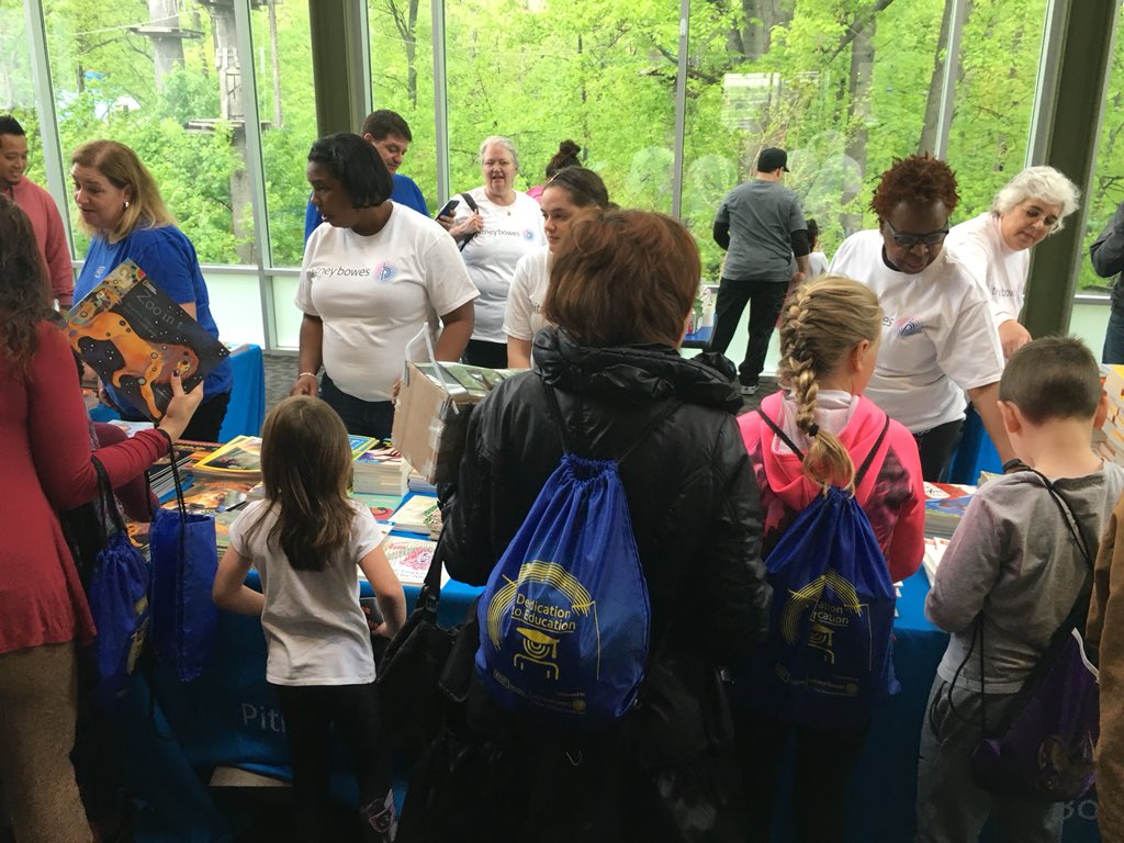 PitneyBowes's tweet photo. Packed house at @DiscoveryBPT where more than 40 PB volunteers are spending the day in support of our Dedication to Education program. #educationmatters #PBLife https://t.co/uVNZh7H2yb