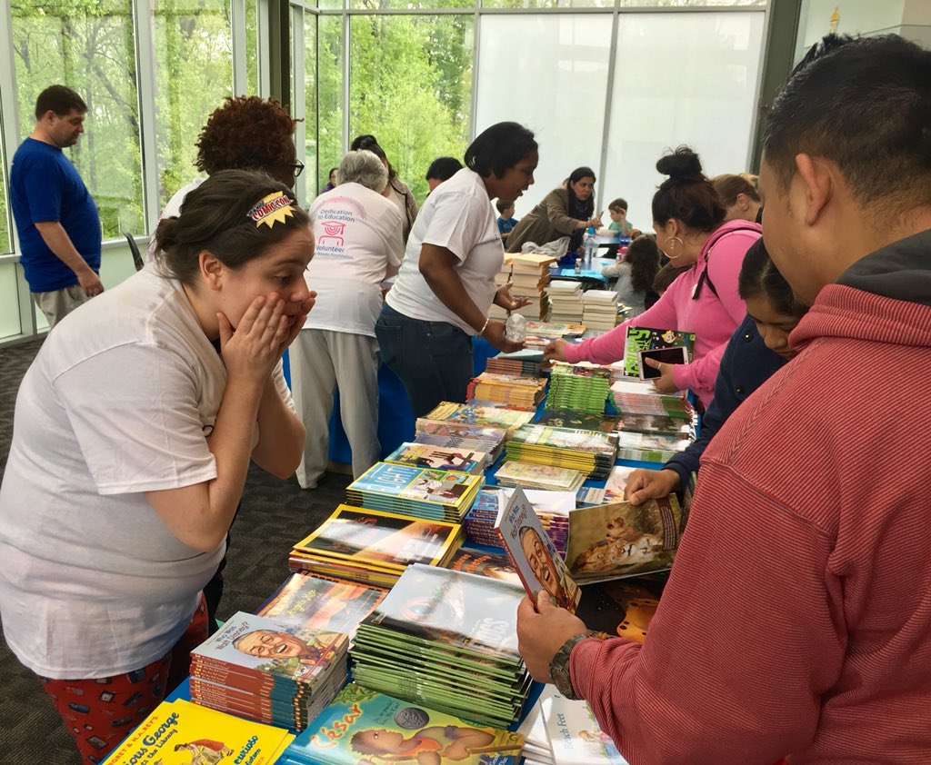 PitneyBowes's tweet photo. Packed house at @DiscoveryBPT where more than 40 PB volunteers are spending the day in support of our Dedication to Education program. #educationmatters #PBLife https://t.co/uVNZh7H2yb