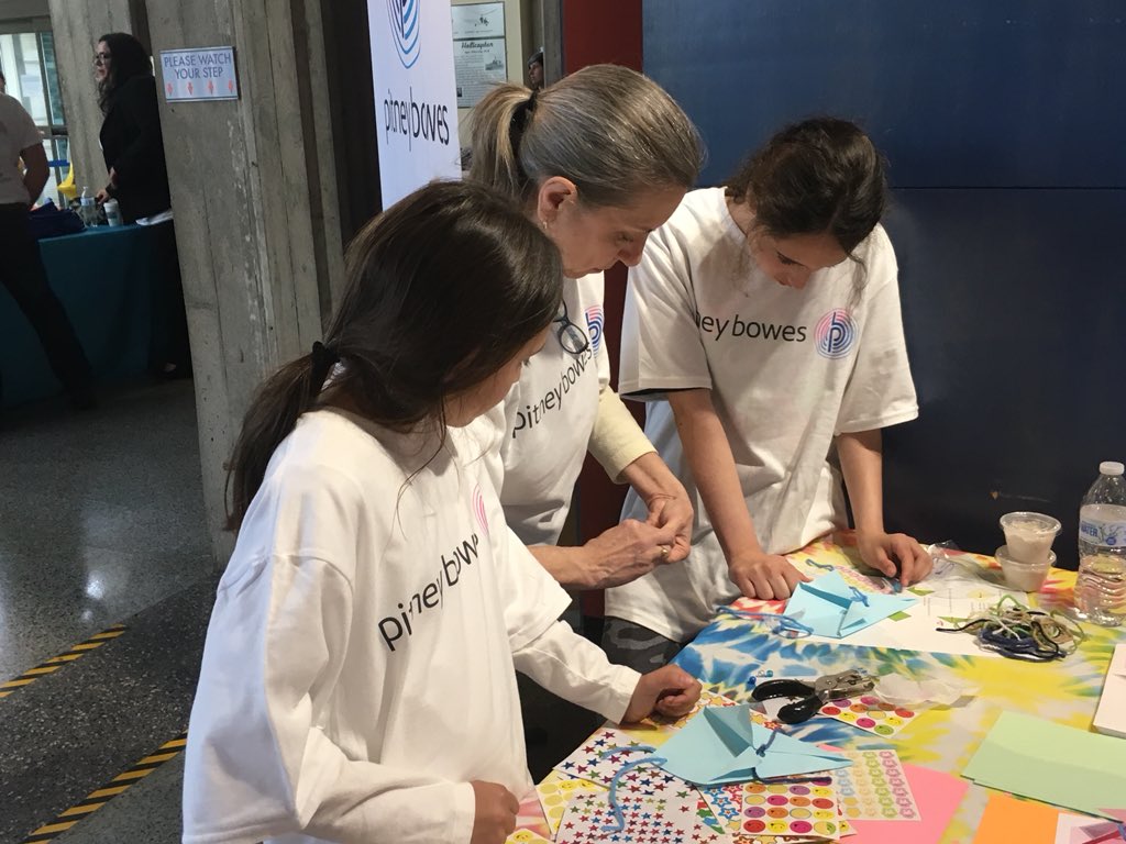PitneyBowes's tweet photo. Packed house at @DiscoveryBPT where more than 40 PB volunteers are spending the day in support of our Dedication to Education program. #educationmatters #PBLife https://t.co/uVNZh7H2yb