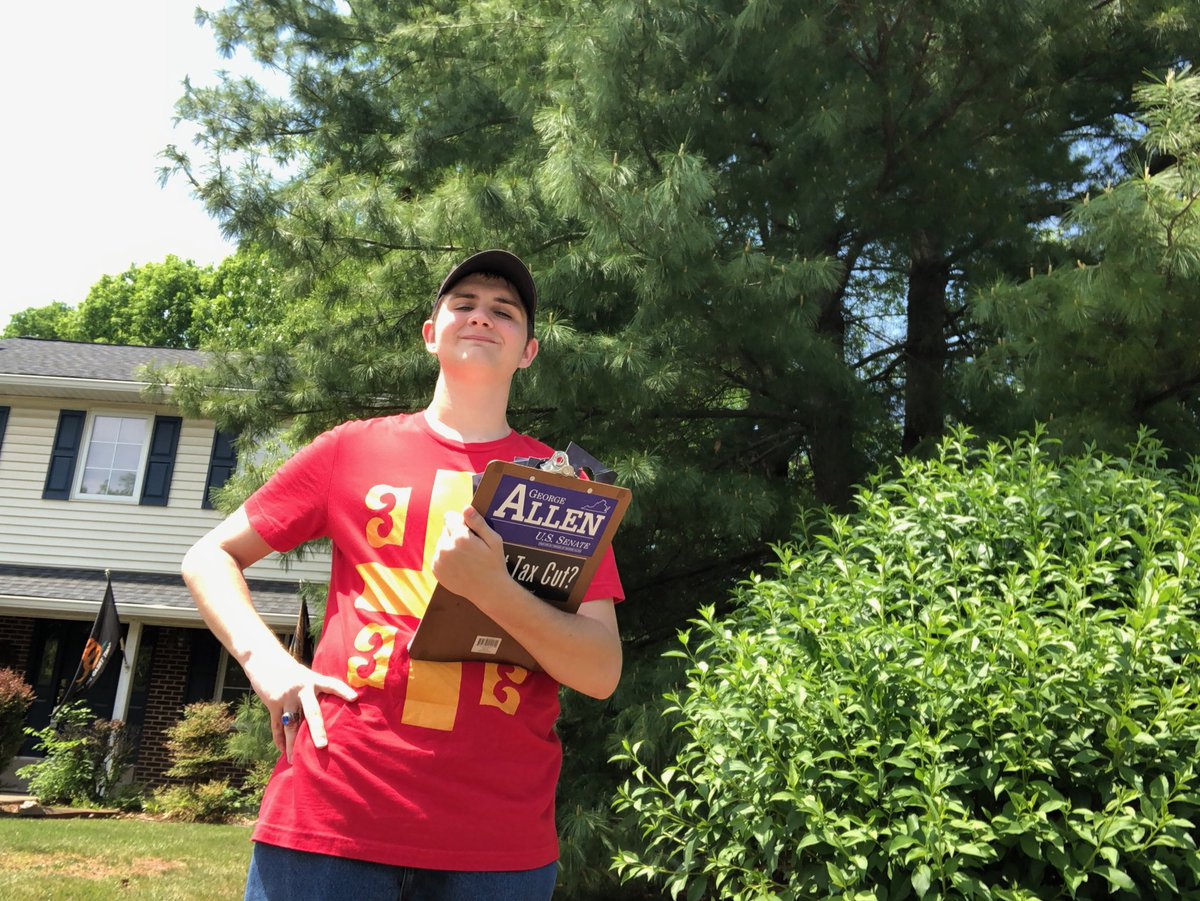 HarshawTaylor's tweet photo. Dawson here is proud to #LeadRight and spread the winning message of the #PayCheckPresident and @GOP @VA_GOP https://t.co/OERJWzB7yq