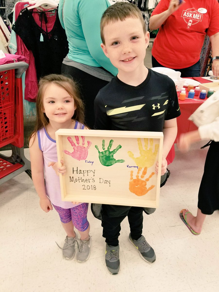 GrantAlexandia's tweet photo. #MothersDay homemade event #T1767 breakfast-in-bed tray! #lovemom #painting 🎨😊❤️#HappyMothersDay @Ryan9Perry @Sophia_Target https://t.co/P92HncUs4n
