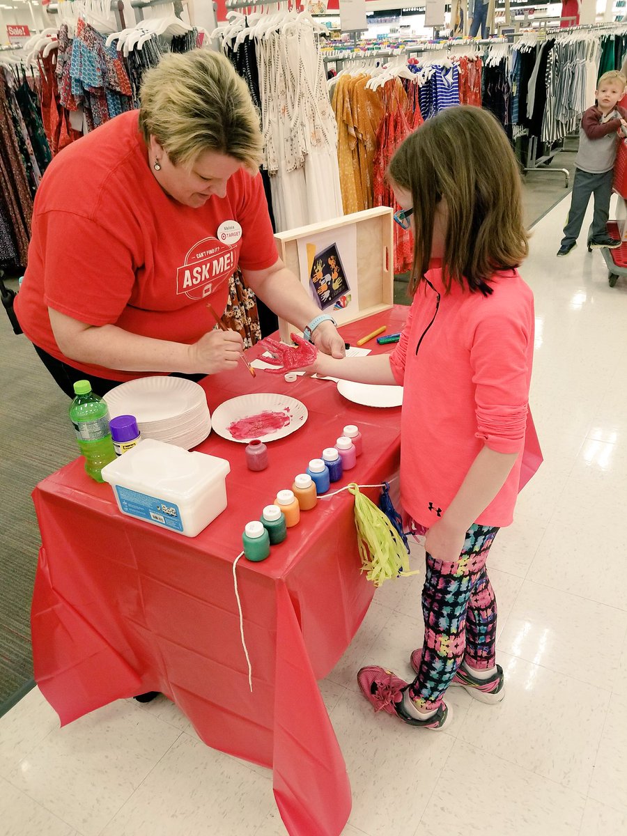GrantAlexandia's tweet photo. #MothersDay homemade event #T1767 breakfast-in-bed tray! #lovemom #painting 🎨😊❤️#HappyMothersDay @Ryan9Perry @Sophia_Target https://t.co/P92HncUs4n