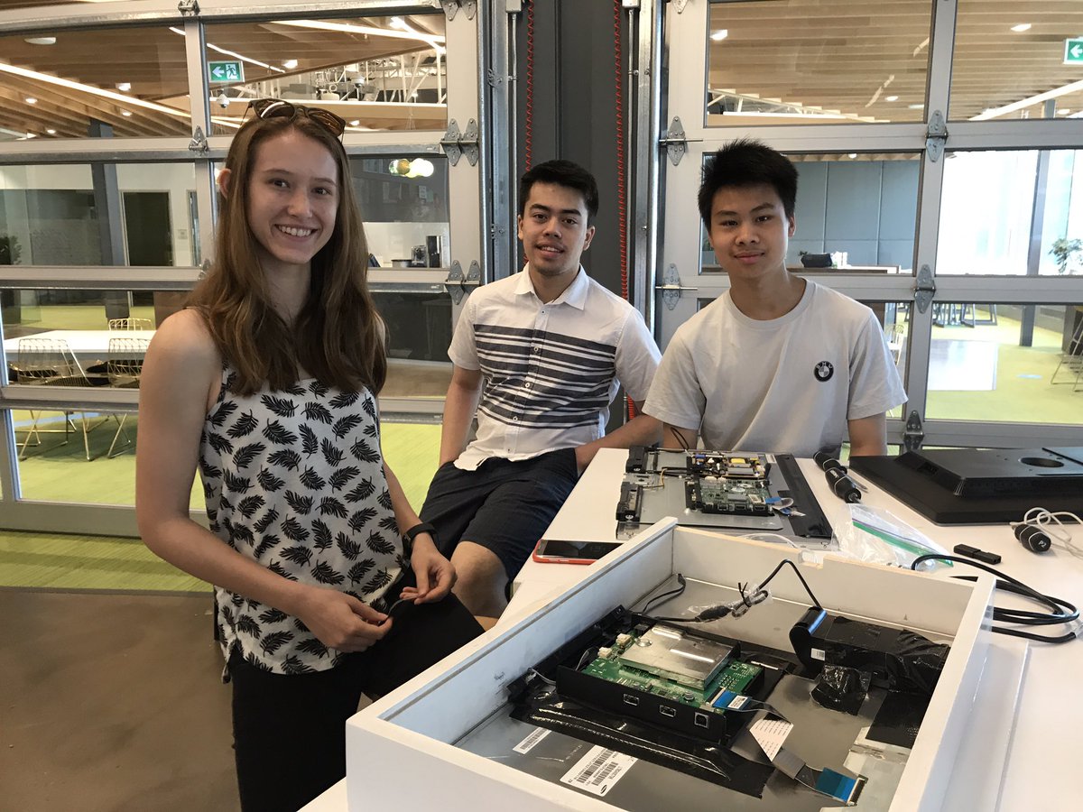 Amazing connections! <a href="/rside43/">Riverside Secondary</a> students working at @MicrosoftVan to set up their #mentalhealth innovation to share at the #BCTECHSummit #BCtech @bcic <a href="/lindsaymchan/">Lindsay Chan</a> <a href="/pamelaSsaunders/">Pamela Saunders</a> #CBLchat #ExpertLearning