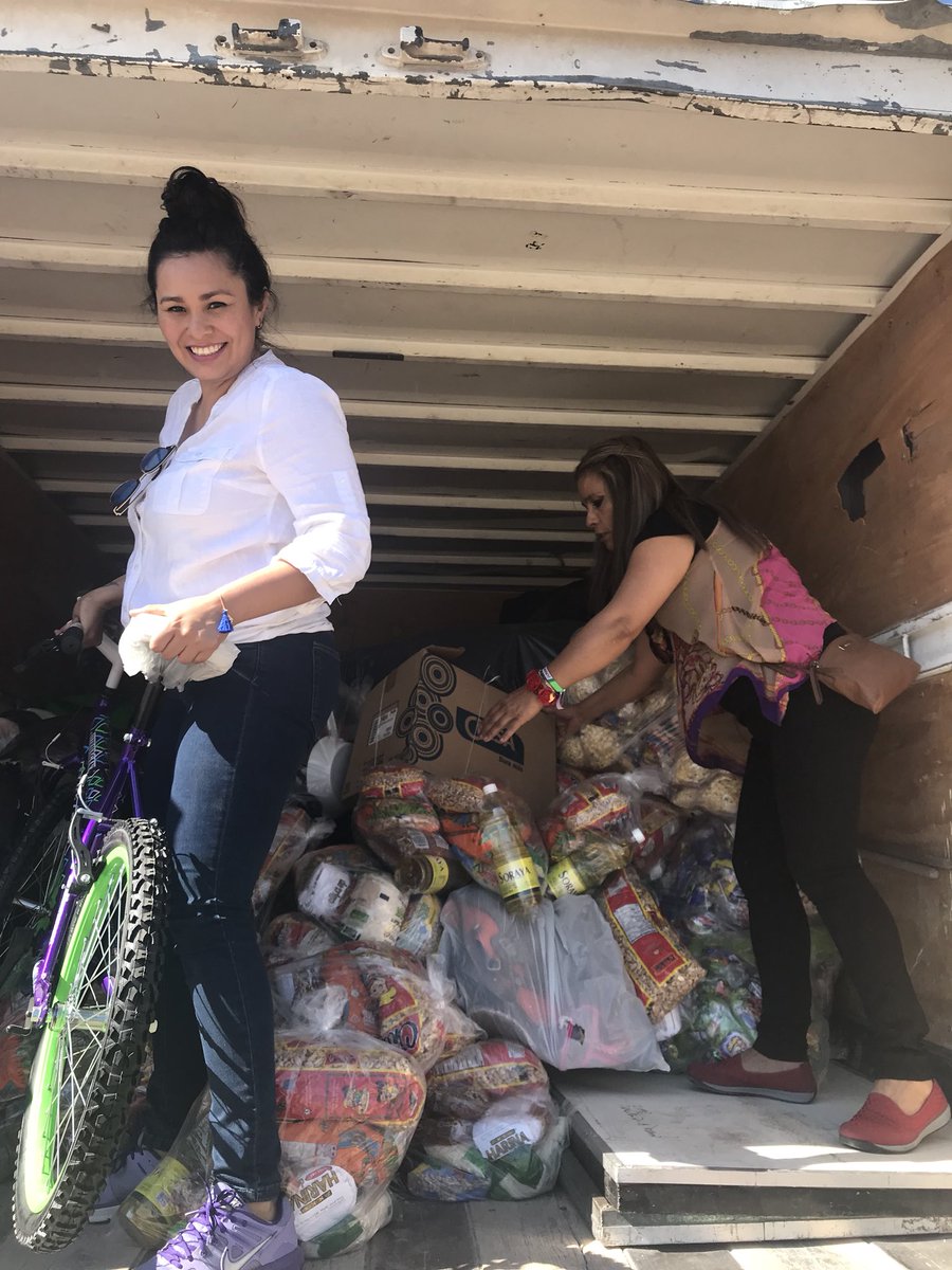ddakys's tweet photo. Servir y compartir son sin duda grandes satisfacciones de la política, hoy ONMPRI Saltillo lleva al Jaguey de Ferniza municipio de Saltillo alegria a niños y madres de familia!!! La suma de voluntades hace posible que grandes cosas sucedan!!! https://t.co/gyy5gTLdAq