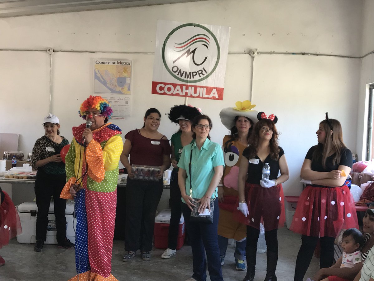 ddakys's tweet photo. Servir y compartir son sin duda grandes satisfacciones de la política, hoy ONMPRI Saltillo lleva al Jaguey de Ferniza municipio de Saltillo alegria a niños y madres de familia!!! La suma de voluntades hace posible que grandes cosas sucedan!!! https://t.co/gyy5gTLdAq