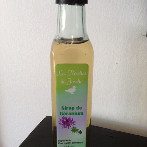 Creolineboutik's tweet photo. SIROP DE GERANIUM: chez Créoline et bientôt sur https://t.co/B4KosmWg9c. 😉 
Idée dégustation: avec du vin blanc ou du champagne pour un kir ou un kir royal! A vos papilles! 😋

#LaReunion  #creolineepiceriefine  #France  #drinks  #geranium #sirop https://t.co/1SnQWu0MmG