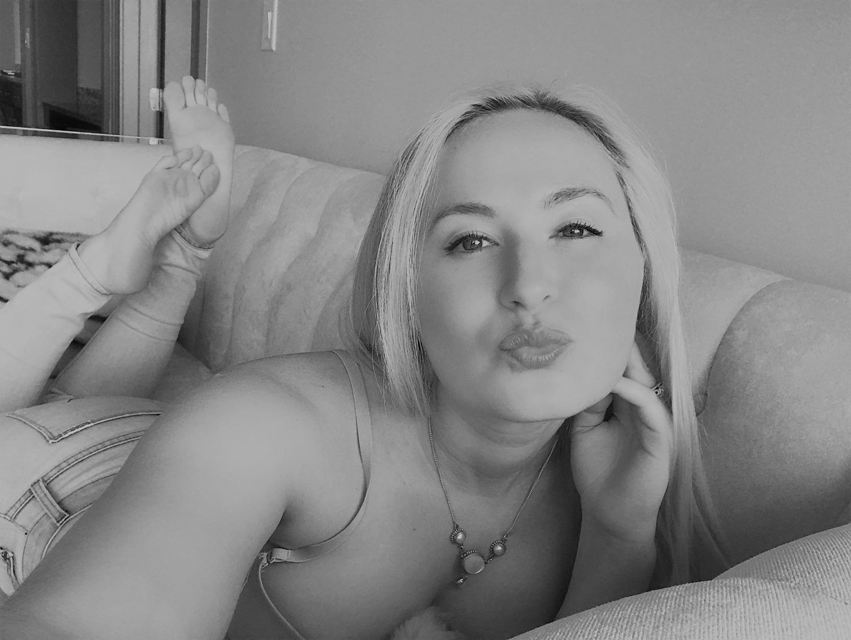 ErikTheRed1003's tweet photo. Working on a special project for @1GlitterGoddess and her 2nd day of her Content Extravaganza is a video in beautiful black and white almost pushed me over the edge! Black and white suits Her! #Love2Be #Need2Be https://t.co/AT6eBZYJRz