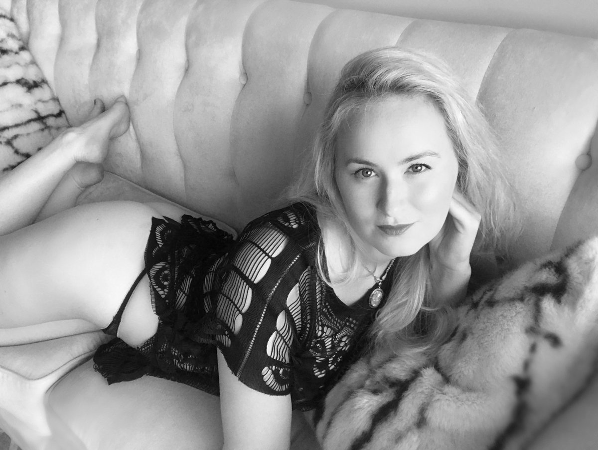ErikTheRed1003's tweet photo. Working on a special project for @1GlitterGoddess and her 2nd day of her Content Extravaganza is a video in beautiful black and white almost pushed me over the edge! Black and white suits Her! #Love2Be #Need2Be https://t.co/AT6eBZYJRz