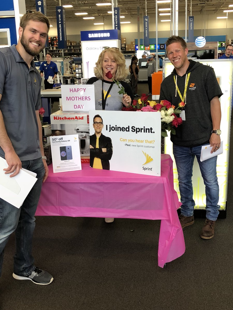 Everyone in Reynoldsburg is switching their Mom to Sprint, you should too!! Come get 50% off the GS9 from your CBUS Crew!!! @klchadd21 <a href="/belkna05/">Josh Belknap</a> <a href="/jflais/">jami</a>