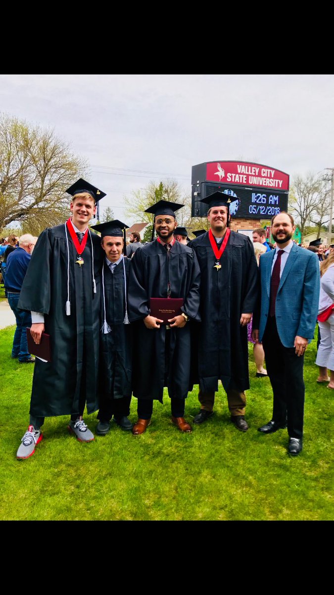 VCSU_MBB's tweet photo. Congrats to @ellwoodellenson @TheRealJakePom @JustynGalloway & @AustinRambow on their graduation today! #NowAlumni https://t.co/BzWc4Zo1Z2