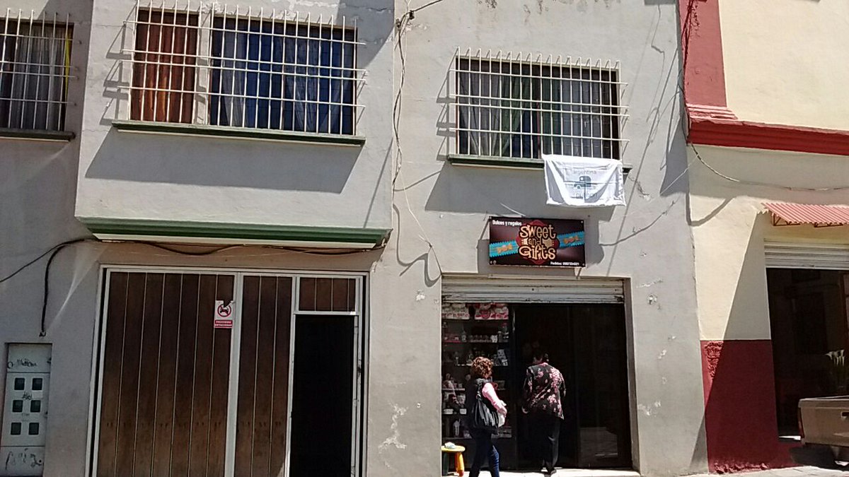 argenpython's tweet image. Los amigos ecuatorianos organizan un #pypizza en #Cuenca y cuelgan la bandera de Argentina en Python como señalización del lugar hacker 😍