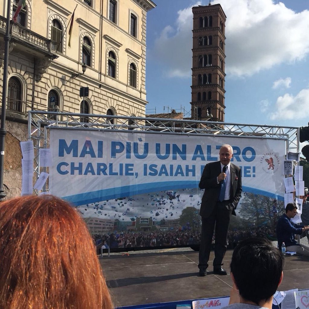 EGardini's tweet image. Come scrive Hannah Arendt ci sono cose che non possono essere lasciate alla decisione di pochi, siano essi politici o scienziati, ma sulle quali tutta la società è chiamata a riflettere e decidere.Ognuno di noi deve essere in prima linea sul tema della vita #Alfie #Roma #12maggio