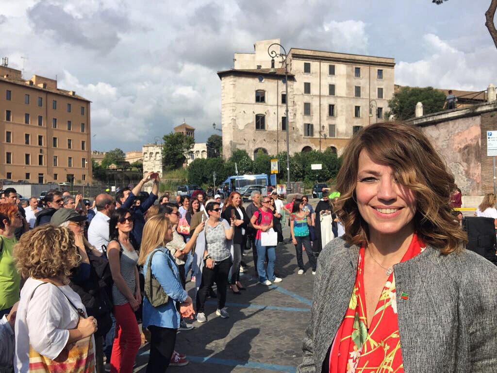 EGardini's tweet image. Come scrive Hannah Arendt ci sono cose che non possono essere lasciate alla decisione di pochi, siano essi politici o scienziati, ma sulle quali tutta la società è chiamata a riflettere e decidere.Ognuno di noi deve essere in prima linea sul tema della vita #Alfie #Roma #12maggio