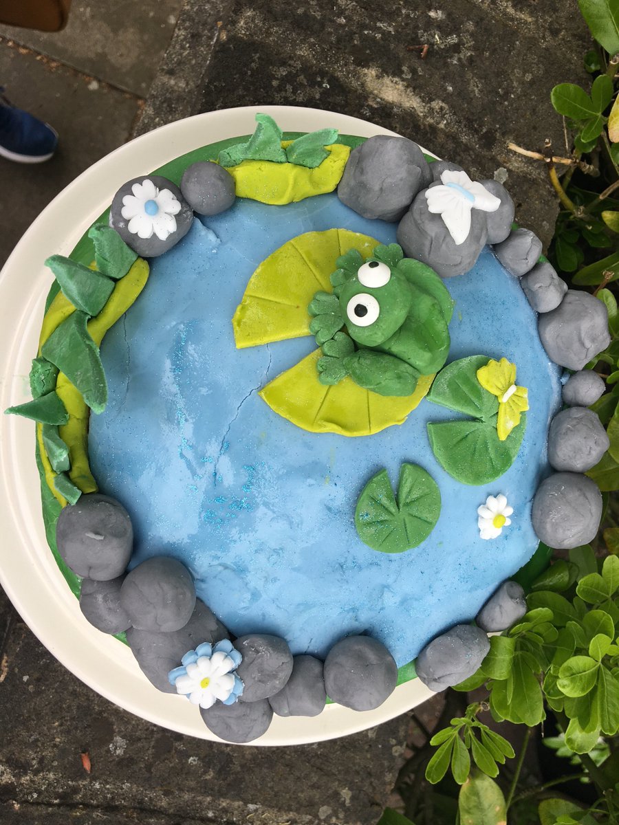 SarickwoodSarah's tweet photo. Pond cake for the #mortlakebakeoff.....
#mortlake https://t.co/P5RcoMuRLy