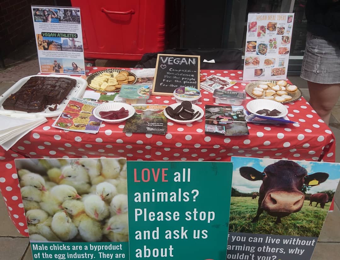 BoltonChickSave's tweet photo. Thank you to everyone who joined us this afternoon 😊☀

Lots of people stopped to try our vegan treats and many were already interested in becoming vegan!

Afterwards we enjoyed some some lovely vegan food at The Kitchen on Great Moor Street 😋 https://t.co/89eZ1IUHNy