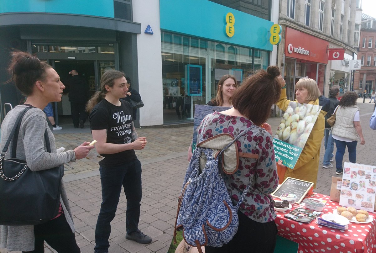 BoltonChickSave's tweet photo. Thank you to everyone who joined us this afternoon 😊☀

Lots of people stopped to try our vegan treats and many were already interested in becoming vegan!

Afterwards we enjoyed some some lovely vegan food at The Kitchen on Great Moor Street 😋 https://t.co/89eZ1IUHNy