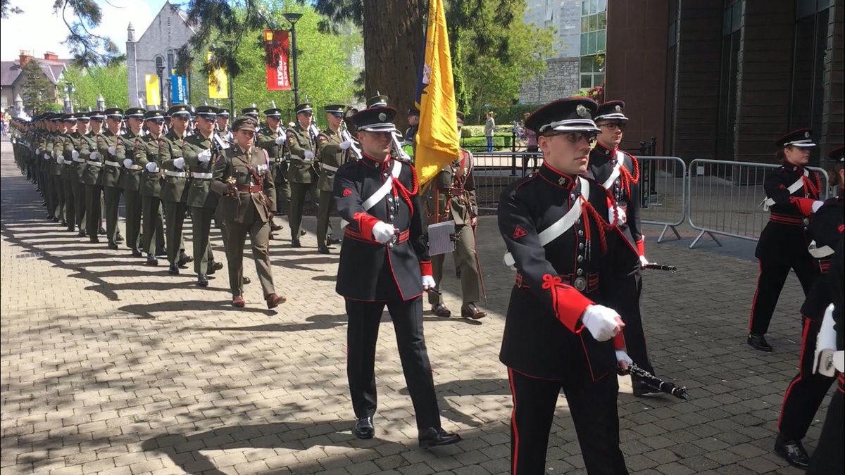 mark_mellett's tweet photo. Moving ceremony for #NationalFamineCommemoration2018 @UCC led by President M D. Higgins @PresidentIRL with An Tánaiste @simoncoveney, @Tfitzgeraldcork &amp; @osheaucc. Very proud of the over 200 @defenceforces women &amp; men who with so many agencies #InspirePride &amp; #StrentgentheNation https://t.co/WnwCDonrqE