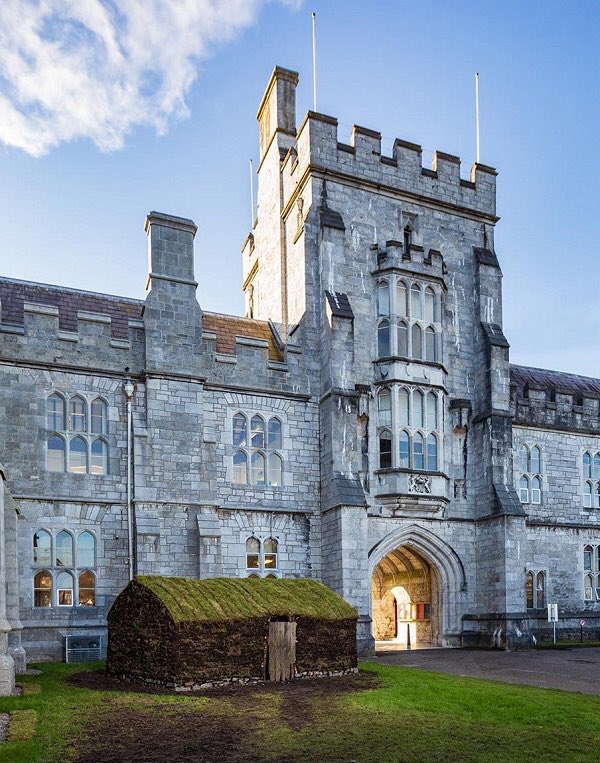 Moving ceremony for #NationalFamineCommemoration2018 <a href="/UCC/">UCC Ireland</a> led by President M D. Higgins <a href="/PresidentIRL/">President of Ireland</a> with An Tánaiste <a href="/simoncoveney/">Simon Coveney</a>, <a href="/Tfitzgeraldcork/">Cllr. Tony Fitzgerald P.C.</a> &amp; @osheaucc. Very proud of the over 200 <a href="/defenceforces/">Óglaigh na hÉireann</a> women &amp; men who with so many agencies #InspirePride &amp; #StrentgentheNation