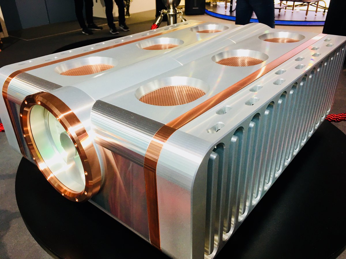 hashstar_pr's tweet photo. Dan D'Agostino's latest masterpiece: the extraordinarily massive and massively extraordinary Relentless Monoblock Amplifier @dagostino_amps @absolute #munichhighend #HighEnd2018 #hifi #audio #music #luxury #flagship #amplifier #copper https://t.co/XhNfQReFEi