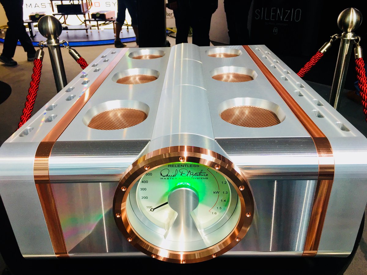 hashstar_pr's tweet photo. Dan D'Agostino's latest masterpiece: the extraordinarily massive and massively extraordinary Relentless Monoblock Amplifier @dagostino_amps @absolute #munichhighend #HighEnd2018 #hifi #audio #music #luxury #flagship #amplifier #copper https://t.co/XhNfQReFEi