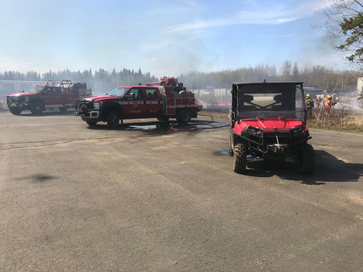 chiefcoutts's tweet photo. Lots of different rigs at training today. Fun day. #slavelake #slavefire #md124 #enildafire #highprairie https://t.co/x7d5zSQVTh