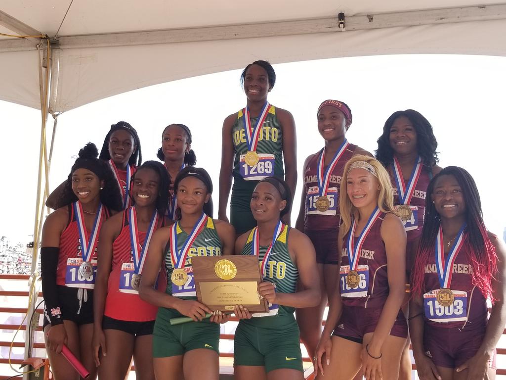 PaulBeattie17's tweet photo. DeSoto girls with the win in the 4x1. #DesotoU #State18 #NikeSpeed https://t.co/LFDSDkxYBl