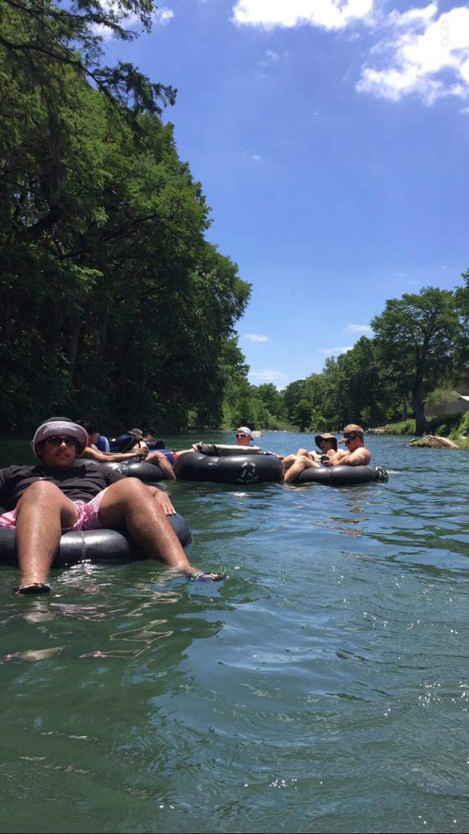 ZETACHI1992ZX's tweet photo. Another river trip in the books! Thanks for @ChiAlphaOmega02 for joining. We had a blast!! #traditions #StingEmHPU #ZXFY https://t.co/pGVr37gyGo