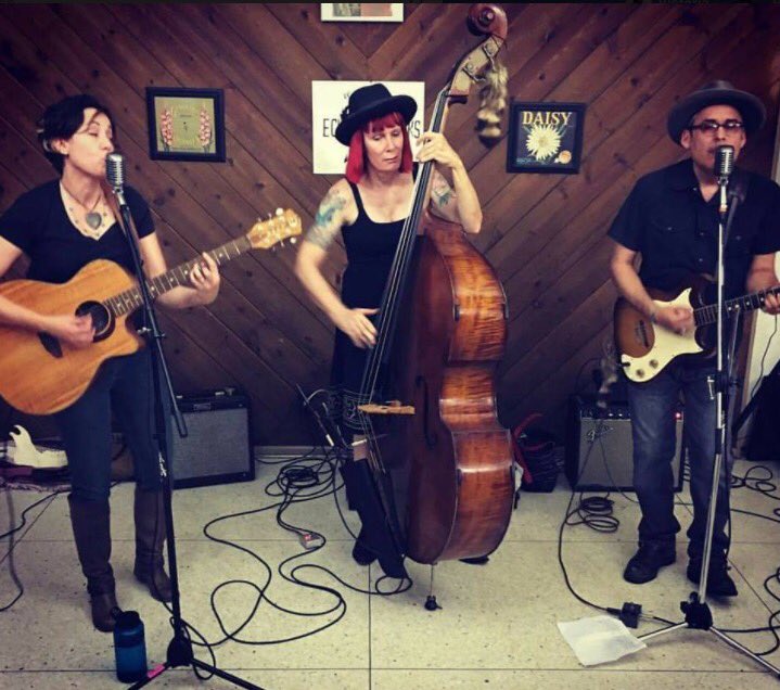 FarmersMarketLA's tweet photo. .@echosparksband + @shaynaadler at #EBsBar TONIGHT 7-9PM FREE Americana Ranch Party $4 Angel City Beers at every show. #TheOriginalFarmersMarket #LiveMusic #SaturdayNight https://t.co/dlpuRxZwsb