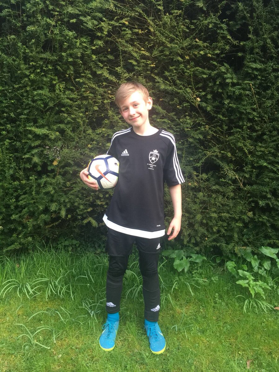 And to end this Saturday of football, our U10s boy, Quin, will be part of the @JnrPremFootball Rep Team in October for the <a href="/realmadriden/">Real Madrid C.F. 🇬🇧🇺🇸</a> camp. Collecting his rewards after a superb season with the club where he developed massively 💪🏼⚽️