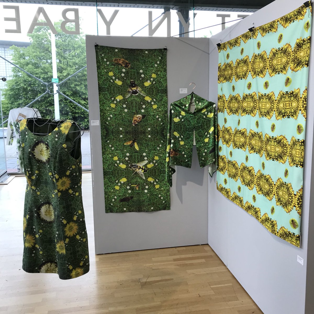 Fascinating talk this afternoon by artist Karen Ingham and Prof Mary Cagan of <a href="/SwanseaUni/">Swansea University</a> about <a href="/MakersGuild/">Makers' Guild</a> #Deluge exhibition at <a href="/CraftintheBay/">CraftintheBay</a>. #climatechange highlighted through innovative art (and plankton!)