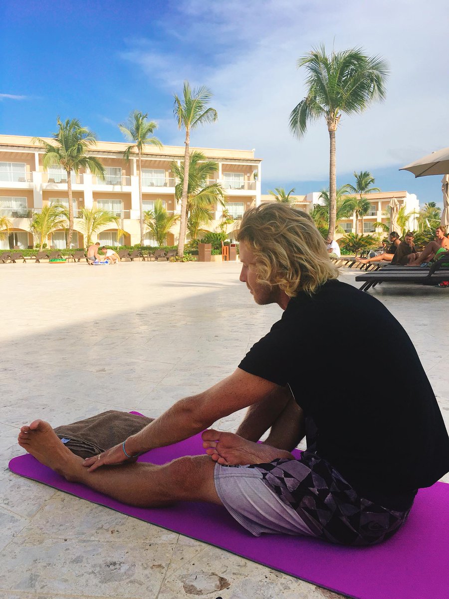 2MonkeysTravel's tweet photo. Sunset Yoga time :) @HideawayRpc #HideawayRPC @GoDomRep #myDR #goDomRep #RoyaltonResorts @RoyaltonPCana https://t.co/X2T5WvVJh1