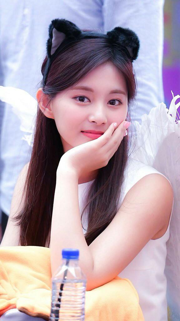 Dahyun____0528's tweet photo. フォロワー100人突破しました！
これからもよろしくお願いします！
まだフォローしていな方はして頂けるとうれしいです！❀(*´▽`*)❀

今回はツゥイの画像を載せます💞
いつ見ても天使！笑

#onceでいいねした人全員フォロー 
#onceでRTした人全員フォロー 
#ONCEはスルー禁止 
#onceフォロバ確実 https://t.co/C3WlUK0wjL