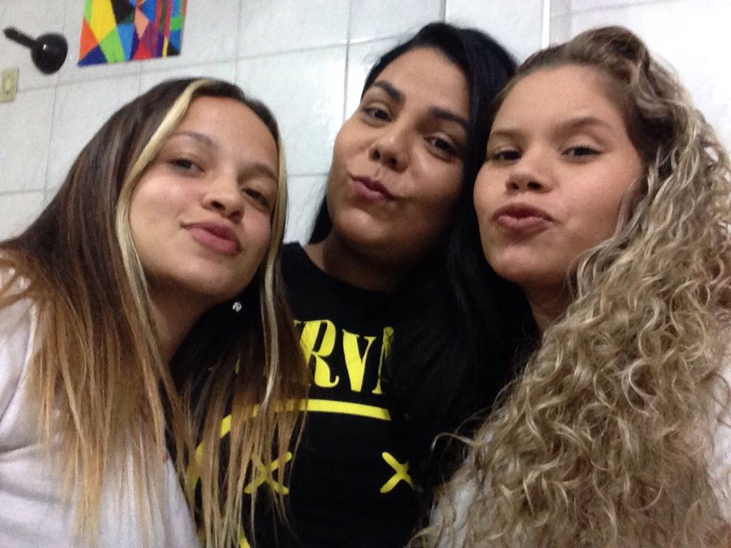 IsaSampaio13's tweet photo. Eu amo vocês! ♥️
#Bellavaifazer23
#bdaydaloira https://t.co/6enFPB6bx8