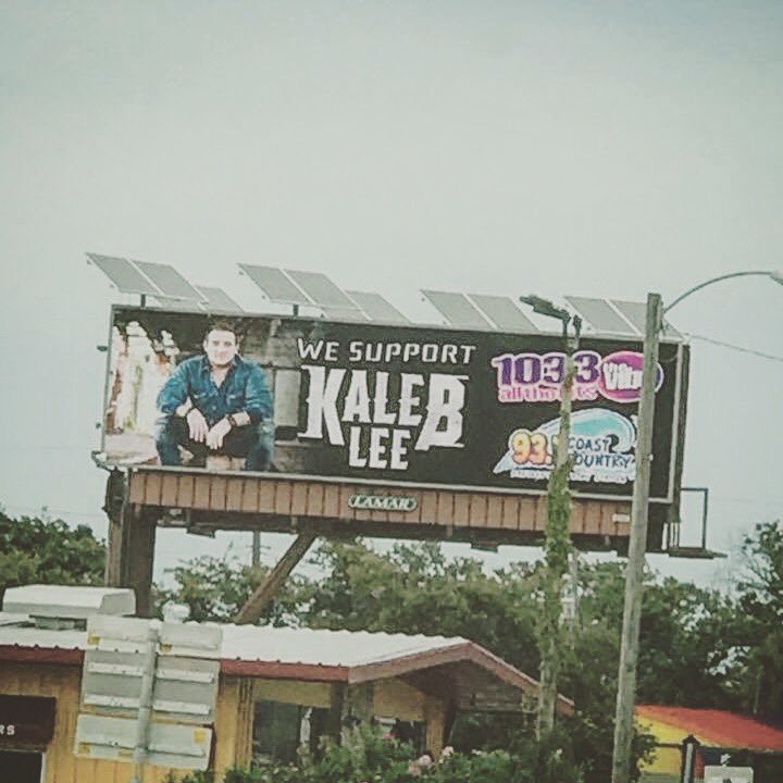 kalebleemusic's tweet photo. Thankful for all the support I’m getting from everyone back home and across the US!
Get ready for Monday night! I need everyone to show up and vote in a big way.
#VoteOnMonday #Thankful #LetsGetToTheFinale https://t.co/sjhGiLqBTf