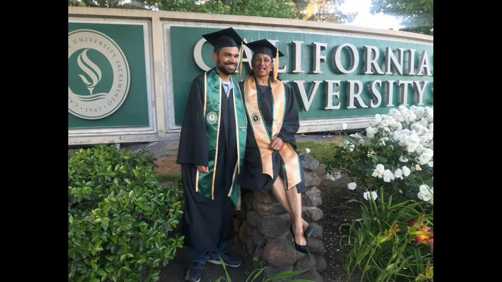 10TampaBay's tweet photo. 61-year-old mother of four graduates college with youngest son https://t.co/8AuB8jCNVP https://t.co/DVd2yNvLlC