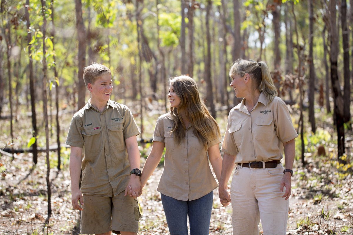 AustraliaZoo's tweet photo. As we begin our Mother’s Day fun here at #AustraliaZoo, we are celebrating our fearless leader &amp; super-mum, @TerriIrwin!
Be sure to check out the Irwin family in the Crocoseum feeding our gorgeous crocodiles today at noon!🐊💕 https://t.co/ZDHgs9fQqq