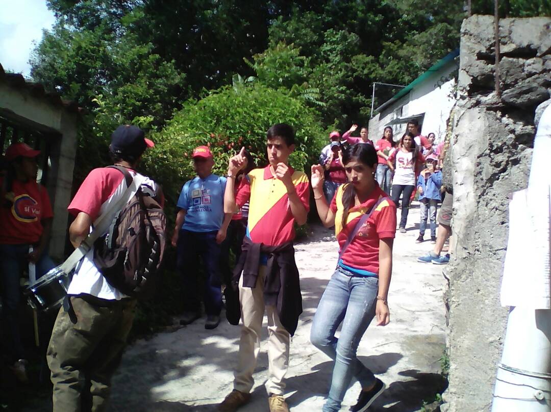 caballeriap's tweet photo. @JEHYSONGUZMAN @NicolasMaduro @ffm_oficial verificándo el casa a casa somos Venezuela Mérida https://t.co/LVlD9zQPwP