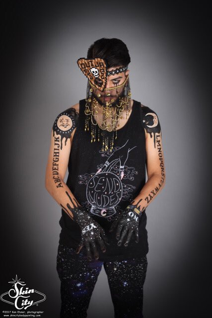 SkinCity's tweet photo. Our clients have such creative ideas and @skincity artists can make your vision come to life! If you can dream it, we can paint it!
#edc #skincity #lasvegas #edclv #oija #handpaint #artists #bodypaint #bebold #wearpaint #rockyourstyle
By artist @shorlock1
Photos by @saycheez77 https://t.co/HawN6uXjjQ