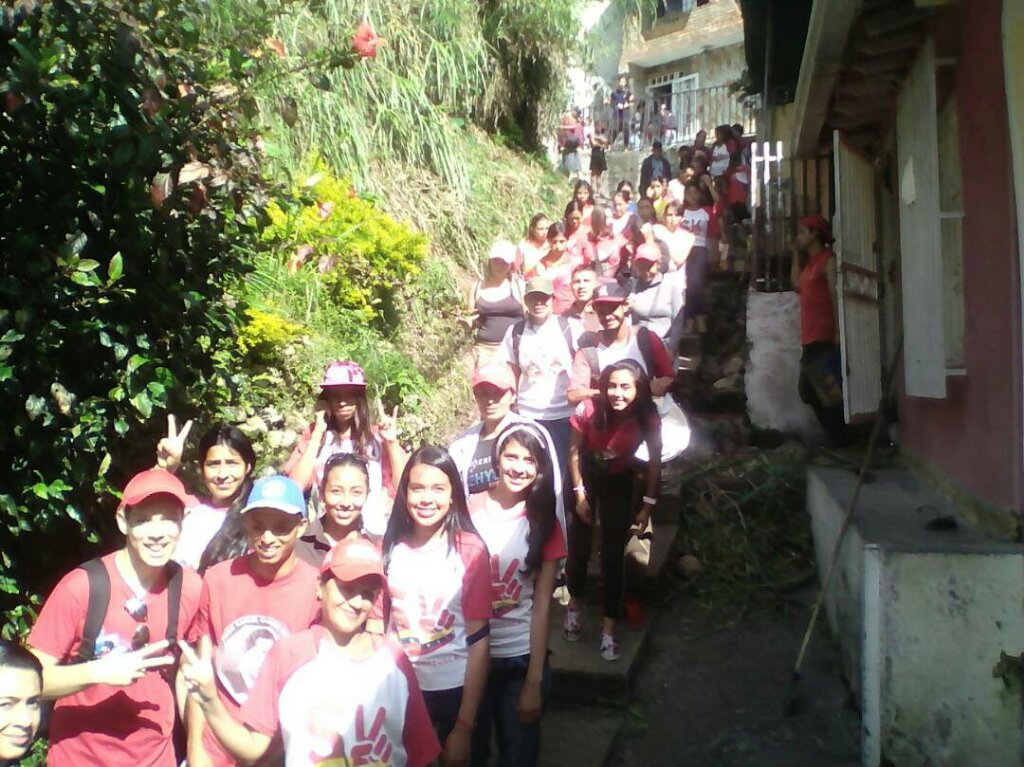 caballeriap's tweet photo. @JEHYSONGUZMAN  @NicolasMaduro  @pinfantea Somos Venezuela sigue en la calle junto al pueblo @ffm_oficial https://t.co/IJHPBFLvBg