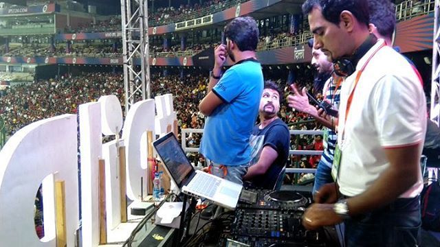 RahulBeasal's tweet image. #DilWarda #CrowdCheering #DDvRCB #ViVoIPL #IPL2018 #Cricket #T20 #StadiumEntertainment #DilDilli #Dhadkega #IMYOAJ #RahulBeasal bit.ly/2rF1vaP